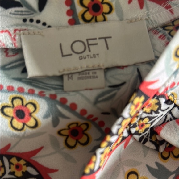 LOFT Multicolor Flutter Sleeve Blouse Relaxed Fit - Picture 5 of 7